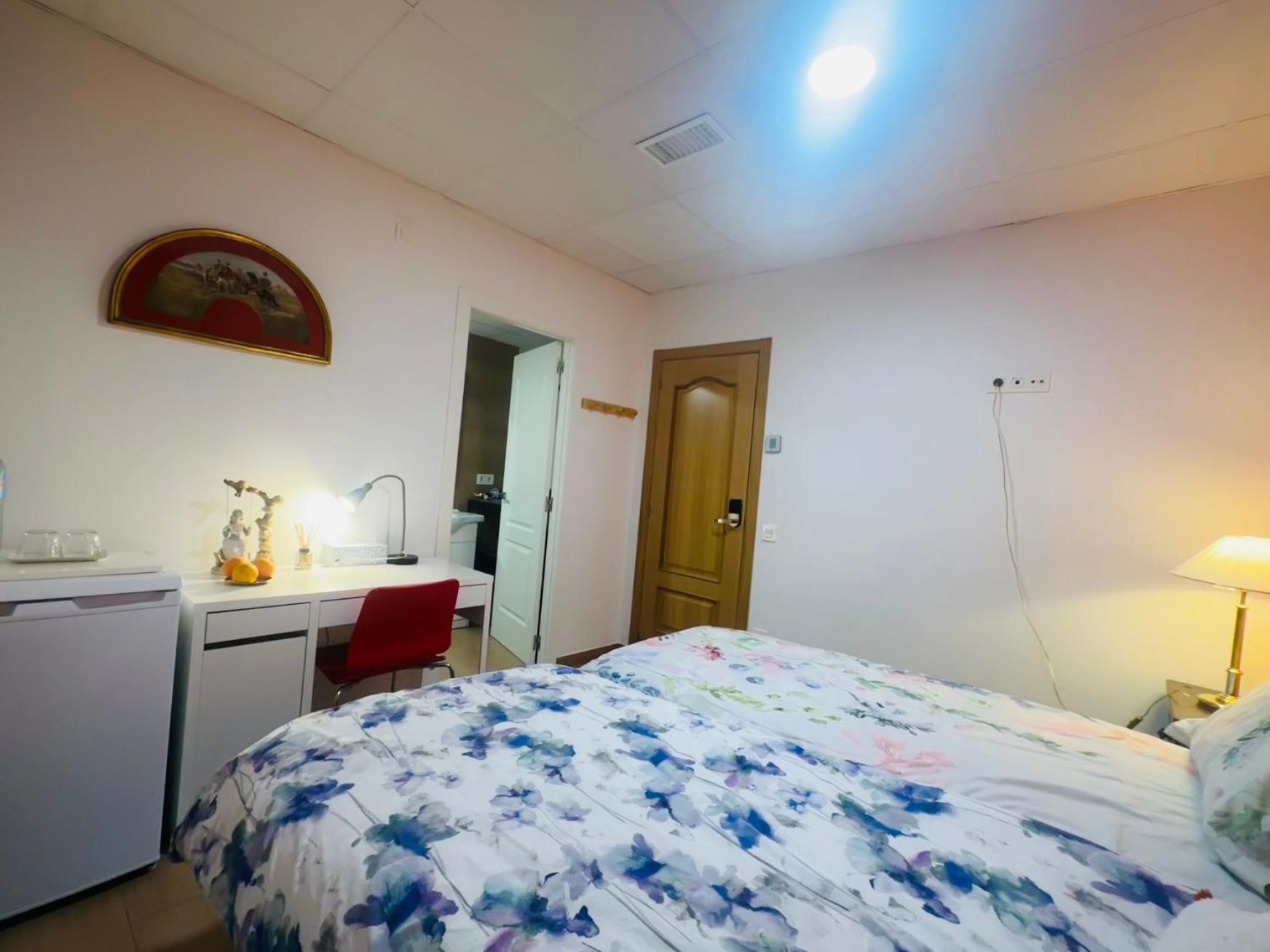 Mirador 2 Del Mercado Central - Habitacion Con Bano Privado En El Centro De La Ciudad Vella 瓦伦西亚 外观 照片