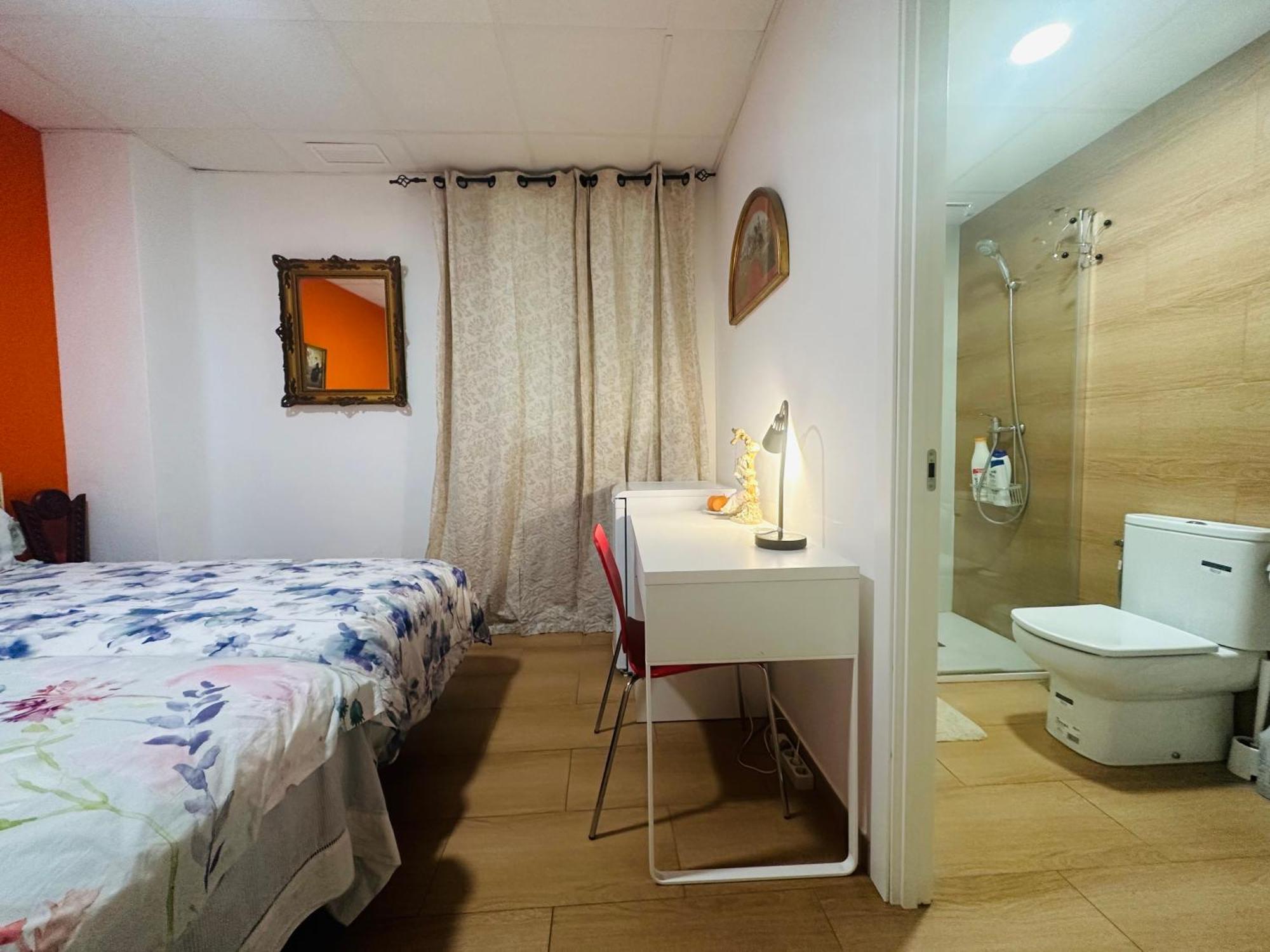 Mirador 2 Del Mercado Central - Habitacion Con Bano Privado En El Centro De La Ciudad Vella 瓦伦西亚 外观 照片