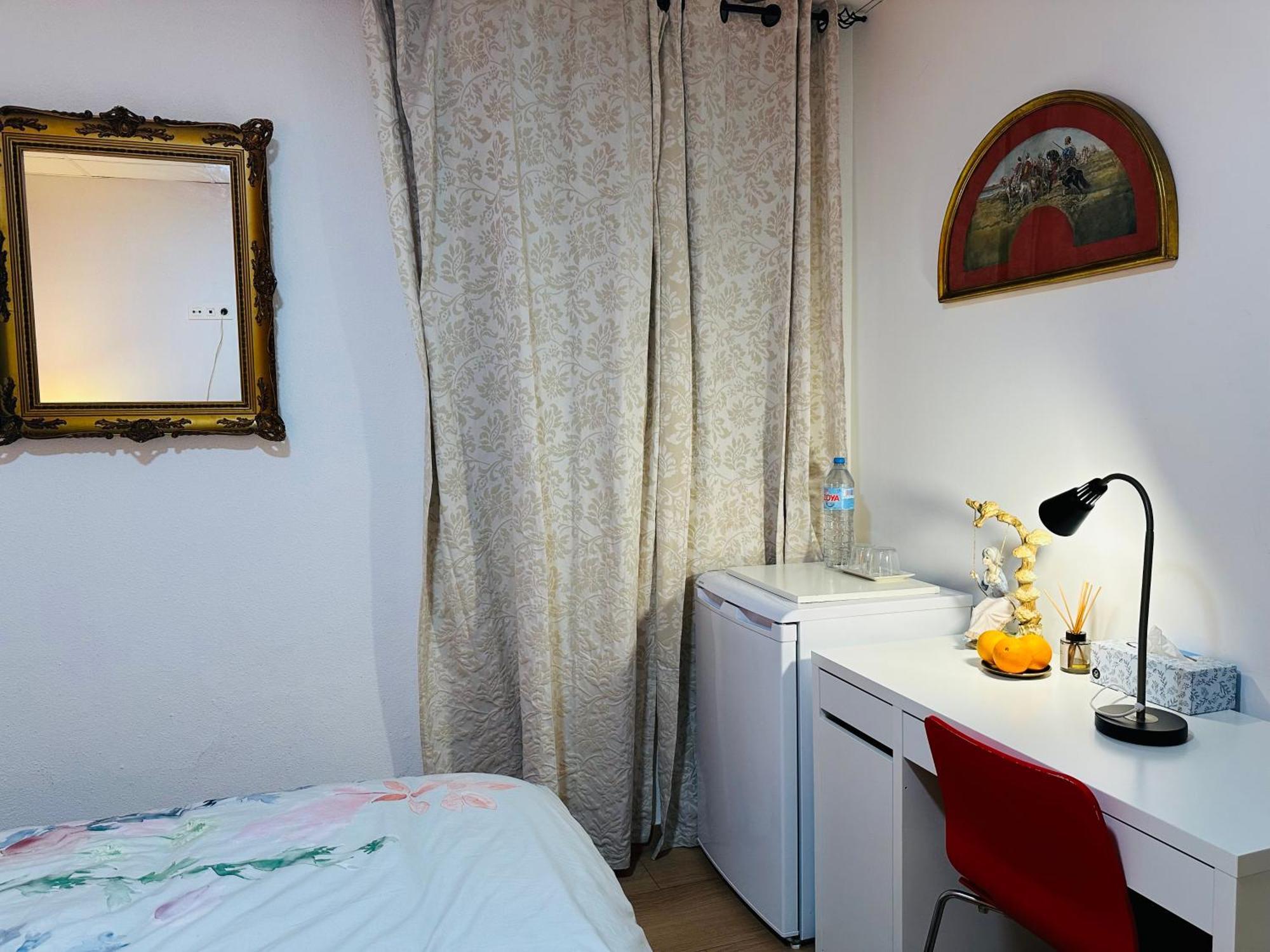 Mirador 2 Del Mercado Central - Habitacion Con Bano Privado En El Centro De La Ciudad Vella 瓦伦西亚 外观 照片