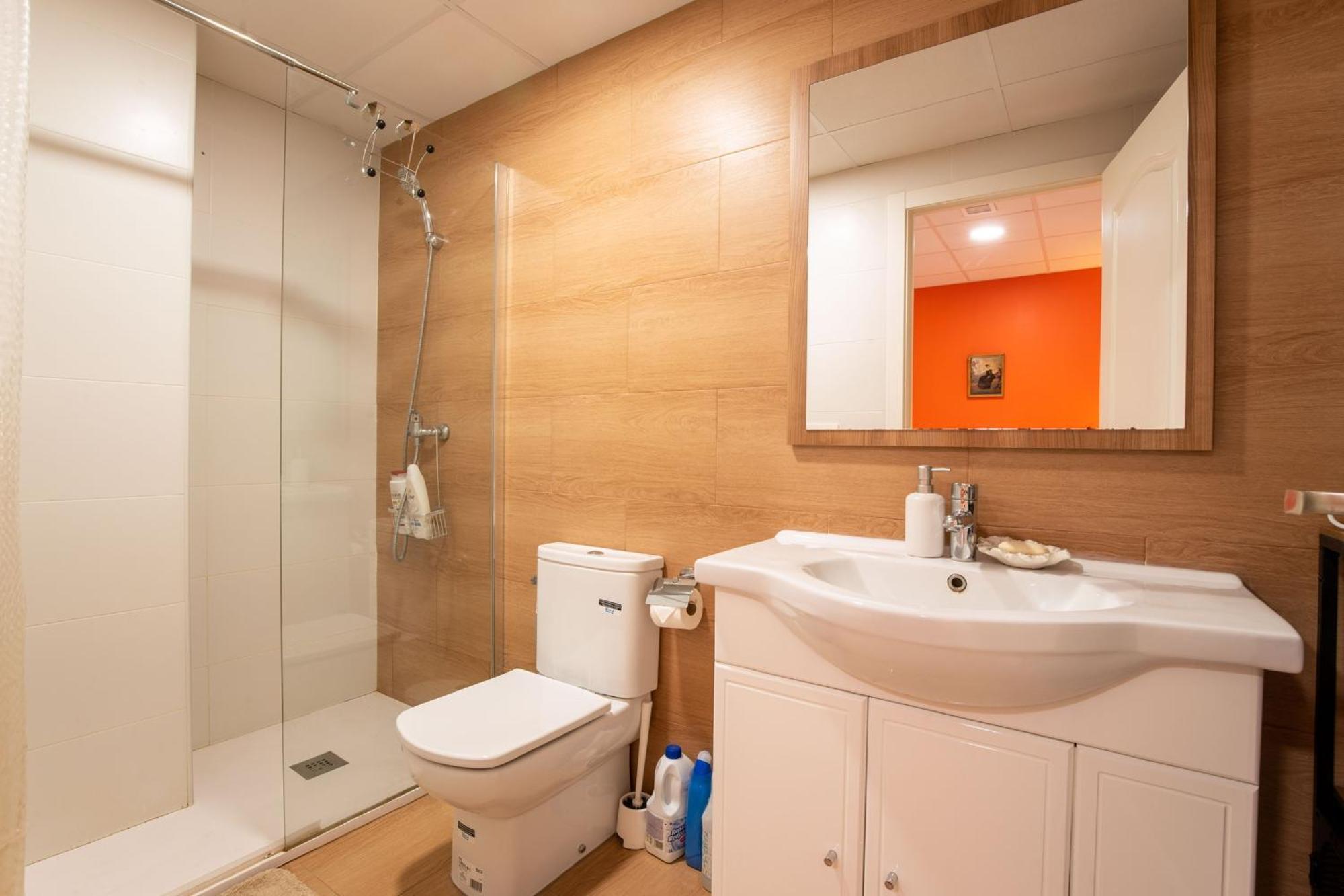 Mirador 2 Del Mercado Central - Habitacion Con Bano Privado En El Centro De La Ciudad Vella 瓦伦西亚 外观 照片