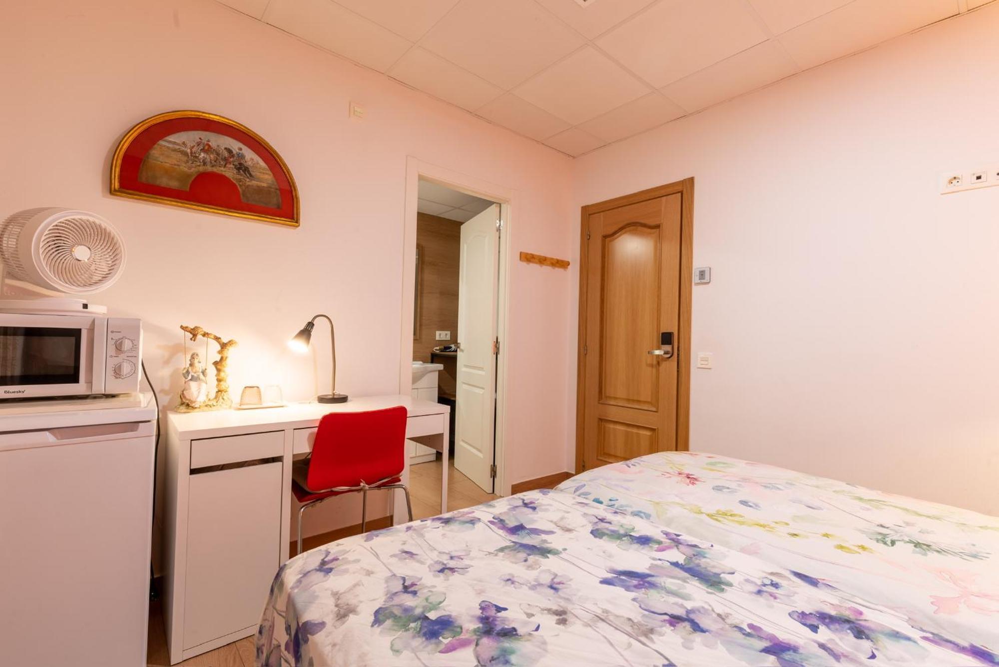 Mirador 2 Del Mercado Central - Habitacion Con Bano Privado En El Centro De La Ciudad Vella 瓦伦西亚 外观 照片